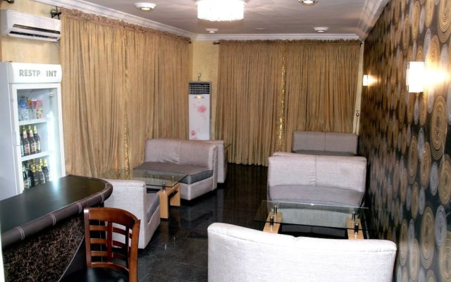 Queensgate Continental Hotel and Suites