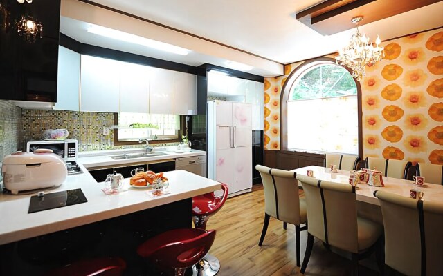 Ganghwang Noul Flower Landscape Pension