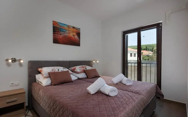 Seafront Apartment Nana 1