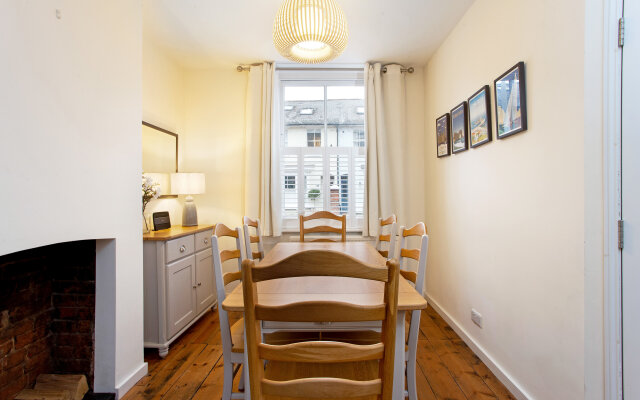 Perfect For Family Stays, Ideal For Walk To Shops & Restaurants
