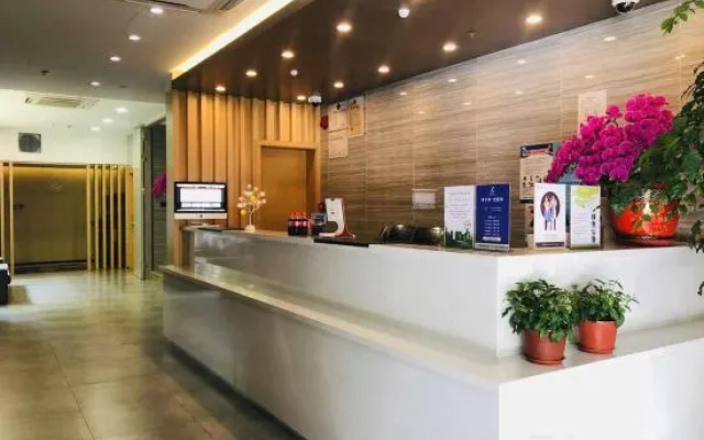 Zsmart Zhishang Hotel (Shanghai Xinhua Hospital Jiangpu Road Subway Station)