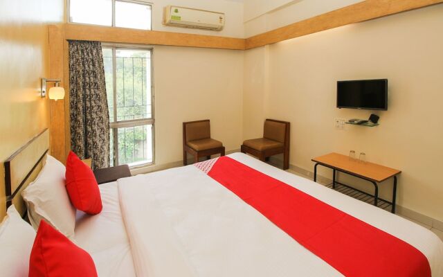 OYO 15198 Hotel Ranjeet