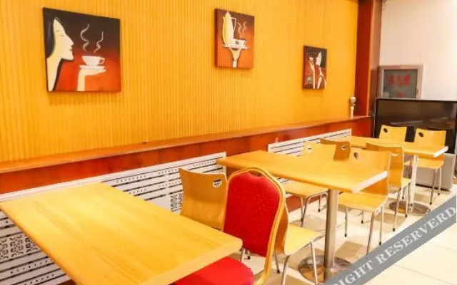 OYO Daqing City Family Hotel