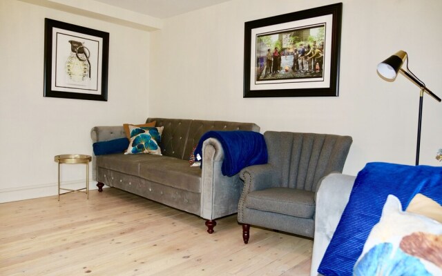 Deluxe 4/5 Bed Hot Tub Cinema Room 15