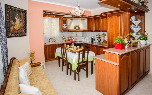 Dimitra Apartments & Studios