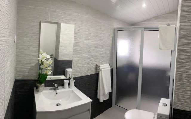 THE CEDAR TREE HOUSE Studio 48