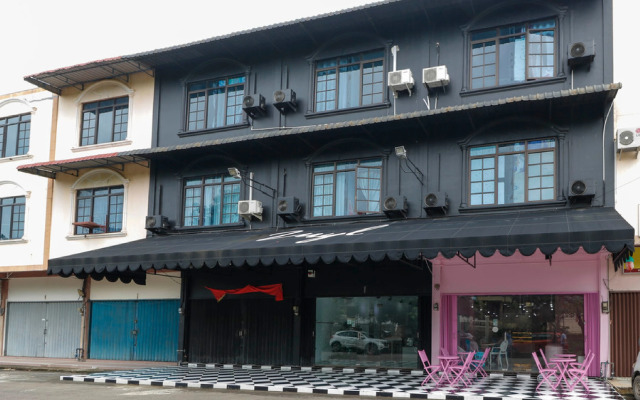 RedDoorz Plus near Batam City Square