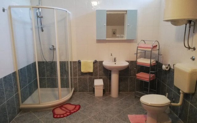 Villa Valeta 500 Meters From the Beach