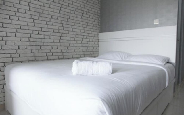 Modern and Comfortable Studio Apartment Springlake Summarecon near Summarecon