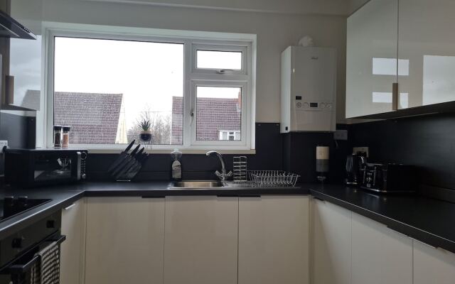 Lovely 2-bed Apartment in Cheltenham Spa
