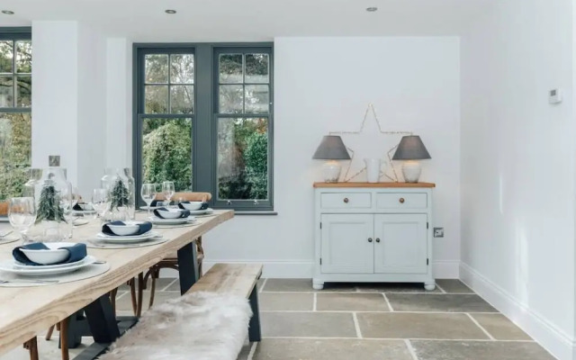 Woodvale Retreat - Sleeps 10