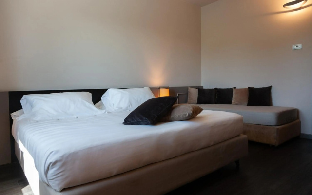 G Hotel