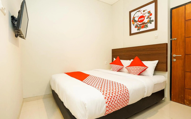 The Colins by OYO Rooms