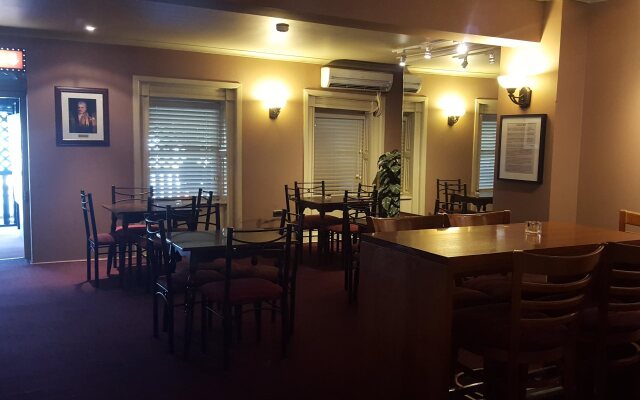 Wisemans Inn Hotel