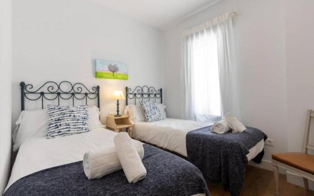 Triana Pages Oasis by Valcambre