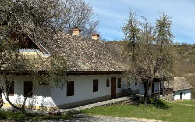 Hollóköves Vendégházak