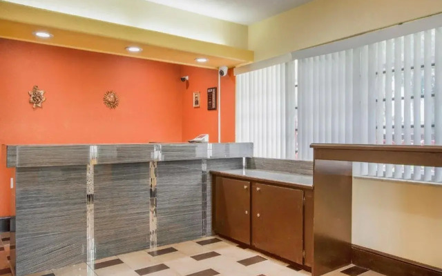 OYO Budget Inn Bartow