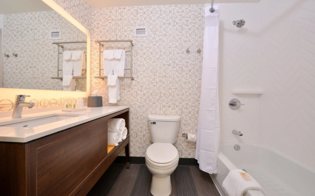 Holiday Inn Kansas City Airport by IHG