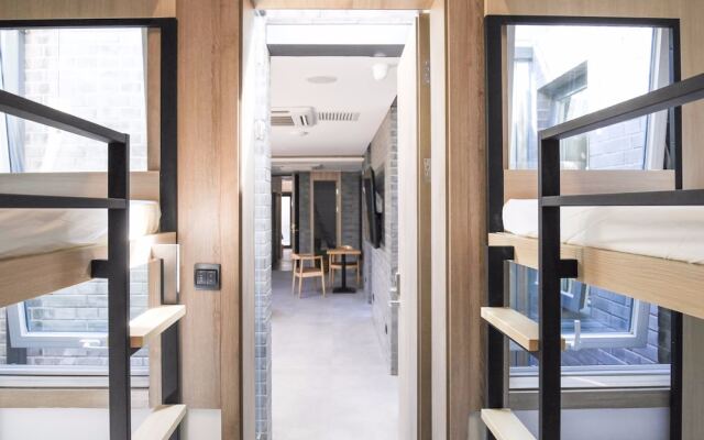 WeLight Hostel - Lost in flowers