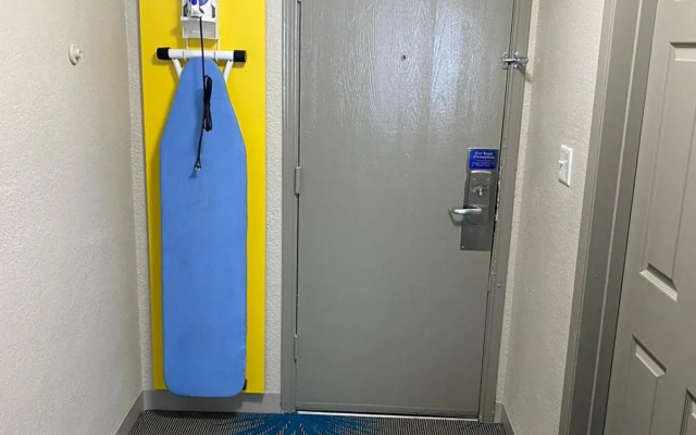 Days Inn by Wyndham Waco University Area