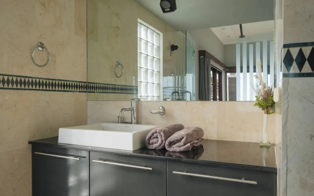 Blue Marlin 6-BR Villa Singaraja Bali