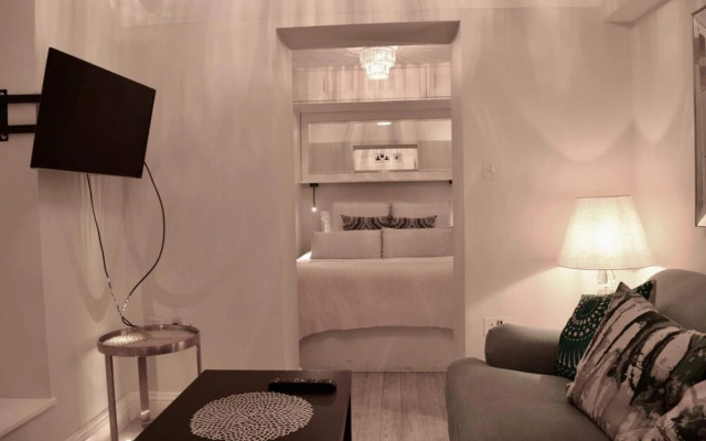2 Bedroom Property Near Hyde Park