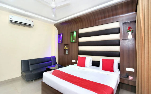 OYO 5710 The Majestic Crown Hotel