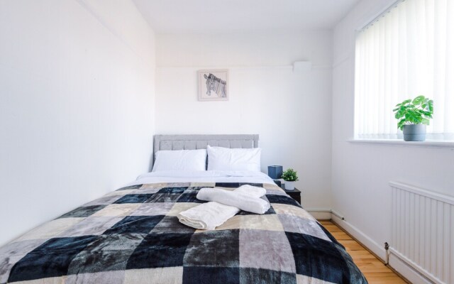 Spacious & Luxurious 3-bed House in Manchester