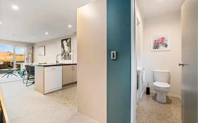 2-Bedroom Remarkables Apartment