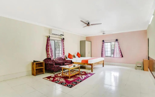 OYO 9009 near Railway Station