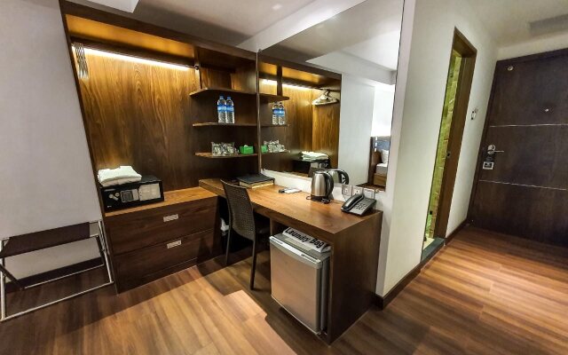 Clover Suites Royal Lake Yangon