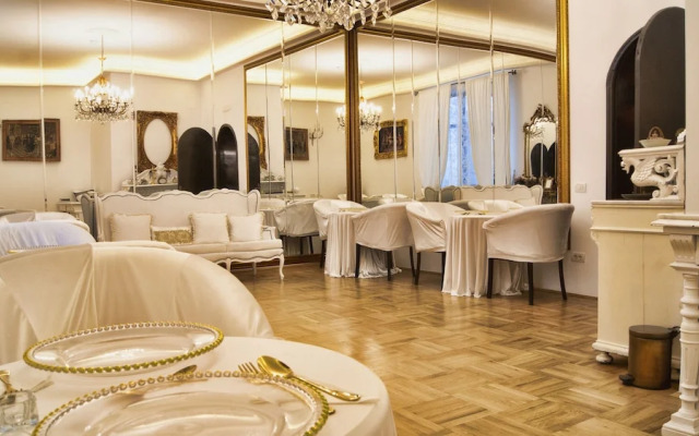 Conacul Coroanei Luxury Boutique Hotel