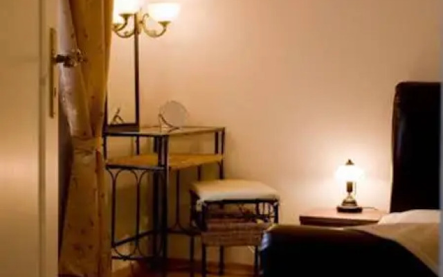 Maria-Viktoria Apartment