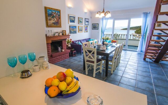 Inviting 7-bed Villa in Maslinica