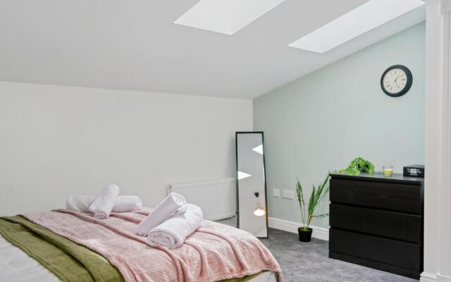 Large Duplex Penthouse in Central York - Parking
