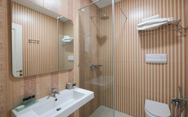 Golden City Hotel, Tirana