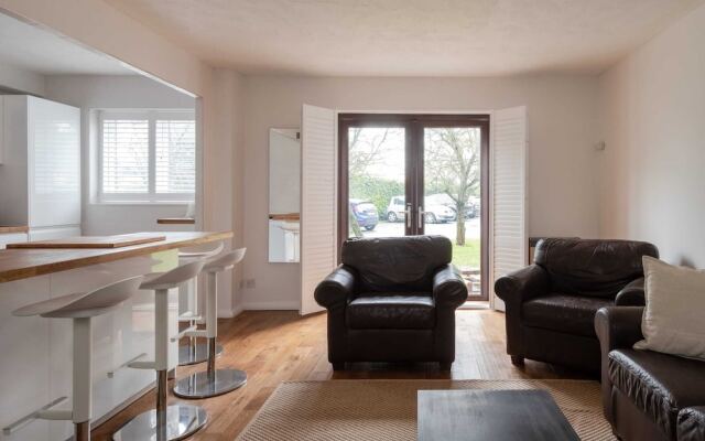 Lovely Landed Home near Wimbledon, sleeps 4