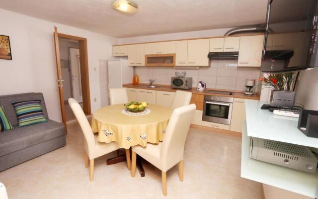 Apartments Davorka - 50m to the sea