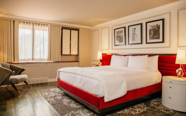 The Drake Oak Brook, Autograph Collection