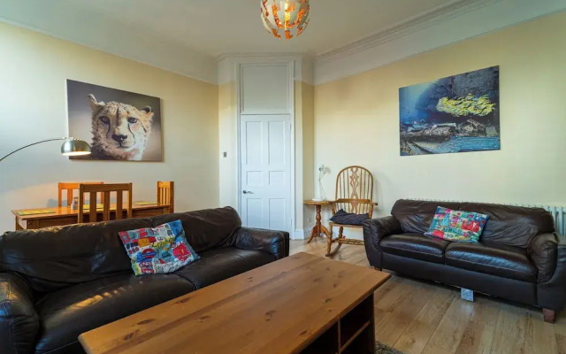 Stylish 2Bed Steps from Iconic Waterloo