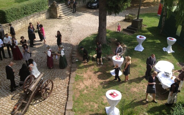 Hotel und Restaurant  Auf der Creuzburg