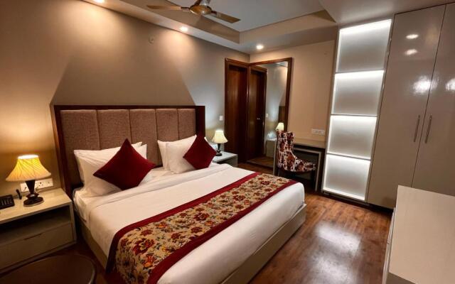 IP Royal Hotel - Couple Friendly Near Yamuna Sports Complex, Karkardooma New Delhi