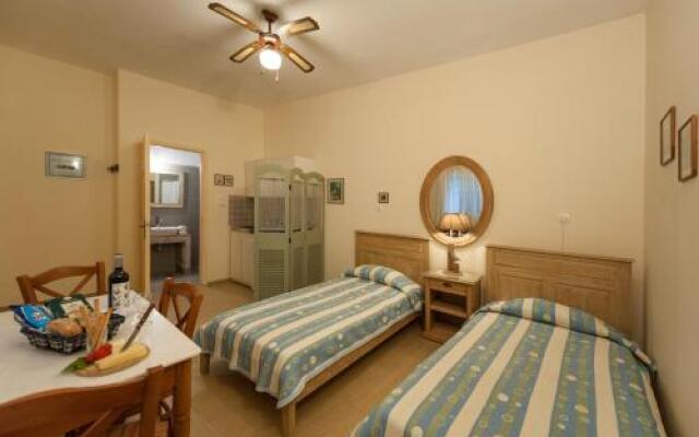 George's beach studios Aliki Paros