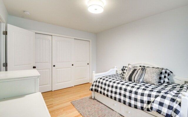 Tacoma Vacation Rental w/ Outdoor Fireplace