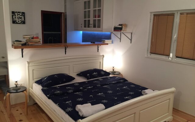 Neni Apartments