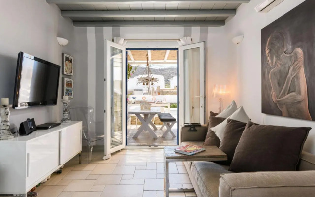 Phaedrus Living: Ornos Beach House Mykonos
