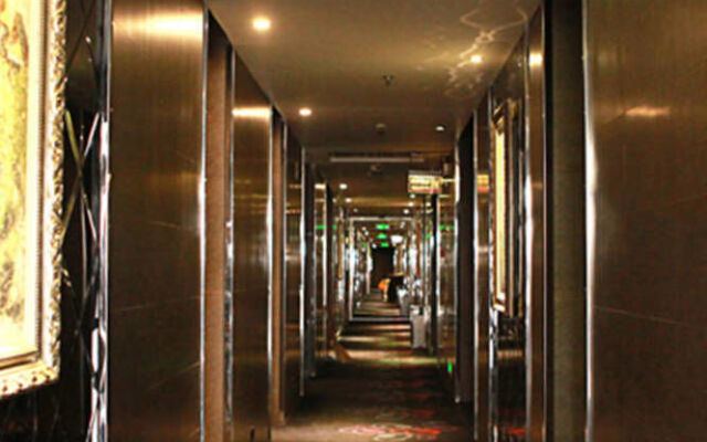 Qingmu Chain Hotel (Ma'an Shandong Railway Station Hongxing Meikailong RT-Mart)