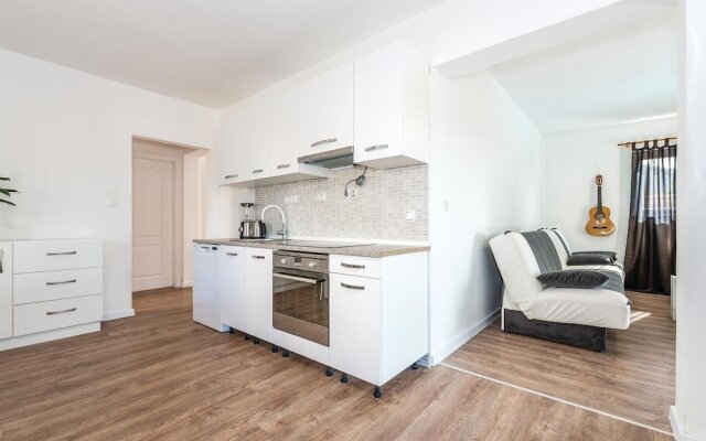 Amazing Home in Brodarica With Wifi and 6 Bedrooms