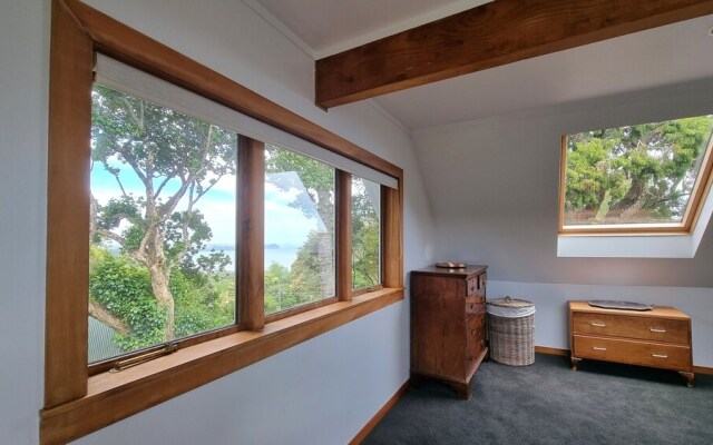 The Kauri Retreat - Sea Views & Spa Pool