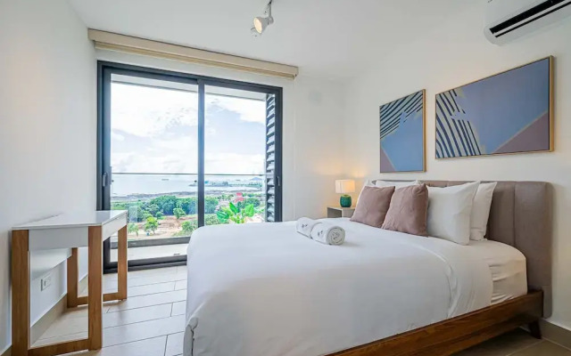 w Majestic 1BR w Stunning Balcony View